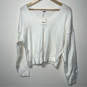 NWT Free People Sweater White Fuzzy‎ Scoop Neck Size Medium Women’s